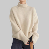 Sweter damski z golfem o luźnym kroju