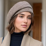 Beret damski o klasycznym fasonie