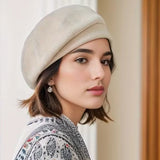 Beret damski o klasycznym fasonie