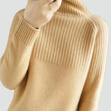 Sweter damski oversize z prążkowanym golfem