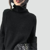 Sweter damski oversize z prążkowanym golfem