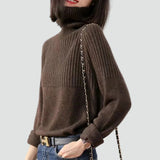 Sweter damski oversize z prążkowanym golfem