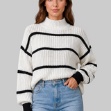 Sweter damski w paski z wysokim kołnierzem
