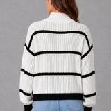 Sweter damski w paski z wysokim kołnierzem