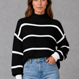 Sweter damski w paski z wysokim kołnierzem