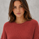 Sweter damski z teksturowanymi rękawami