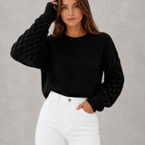 Sweter damski z teksturowanymi rękawami