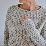 Sweter damski o strukturalnej fakturze